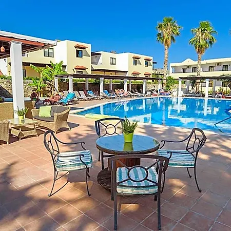 Aparthotel Pefkos Village 3*