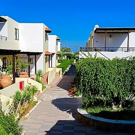 Pefkos Village Aparthotel 3*
