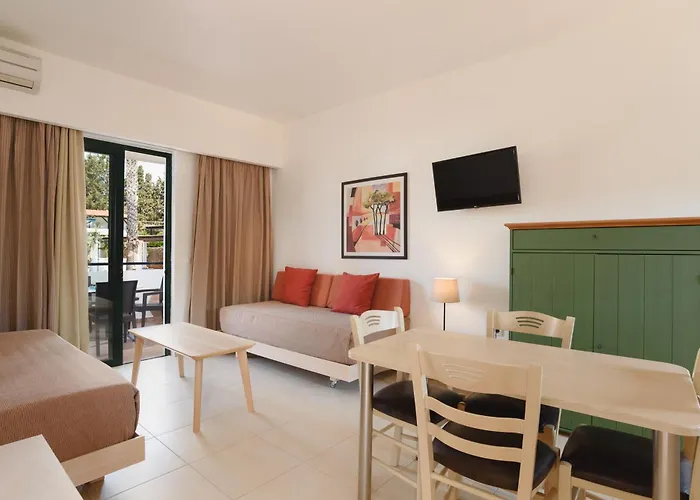 Aparthotel Pefkos Village 3*