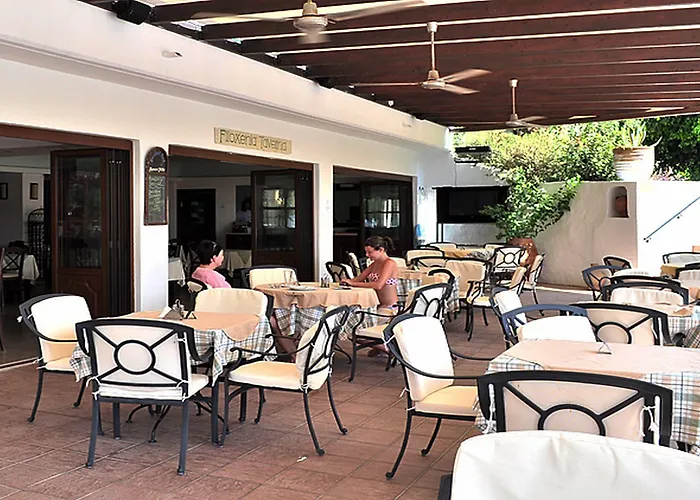 Pefkos Village 아파트호텔 3*