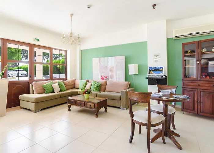 Hotel apartamentowy Pefkos Village